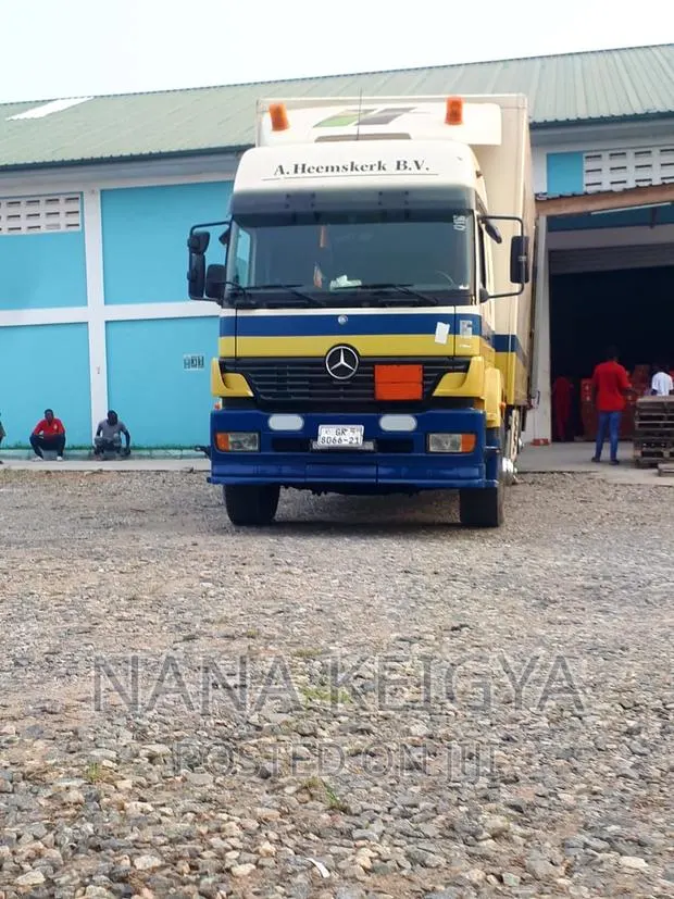 30footer Container Truck Hiring · Photo 1