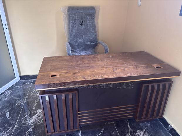 Executive Office Desk And Chair · Photo 1