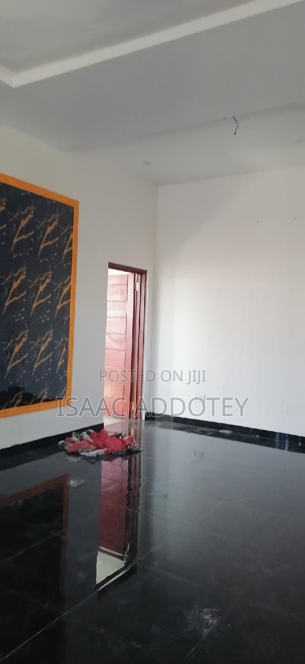 3bdrm Apartment in Lashibi Shallon, Spintex for rent · Photo 8