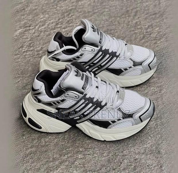 Adidas Adistar XLG Whiteblack · Photo 1