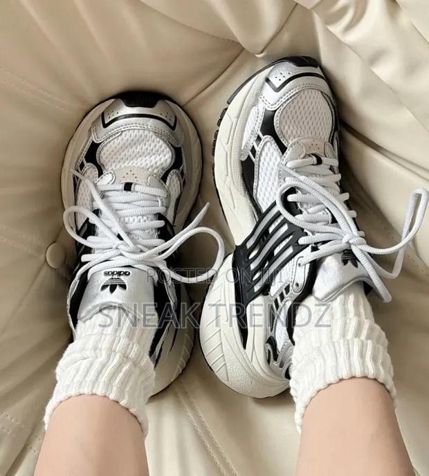 Adidas Adistar XLG Whiteblack · Photo 2