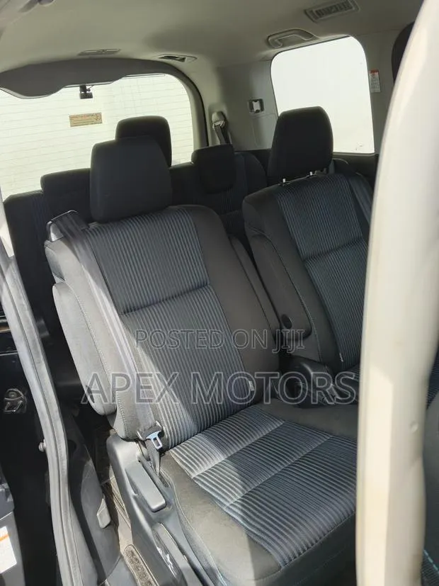 Toyota Voxy 2016 Black · Photo 1