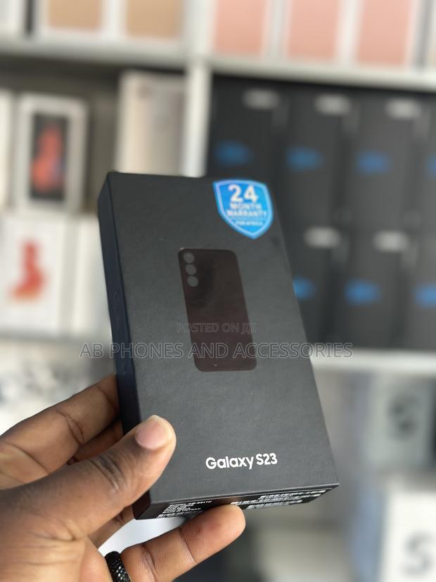 New Samsung Galaxy S23 128 GB Black · Photo 2