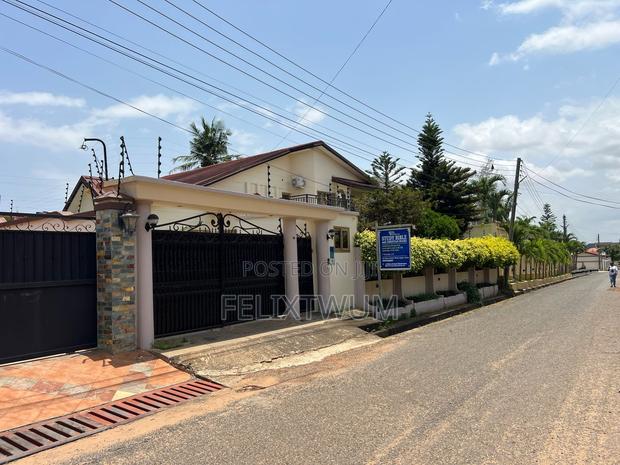 5bdrm House in Accra Metropolitan for sale · Photo 8
