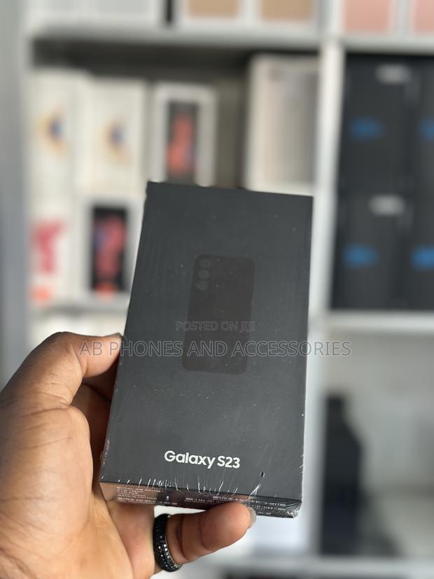 New Samsung Galaxy S23 128 GB Gold · Photo 1