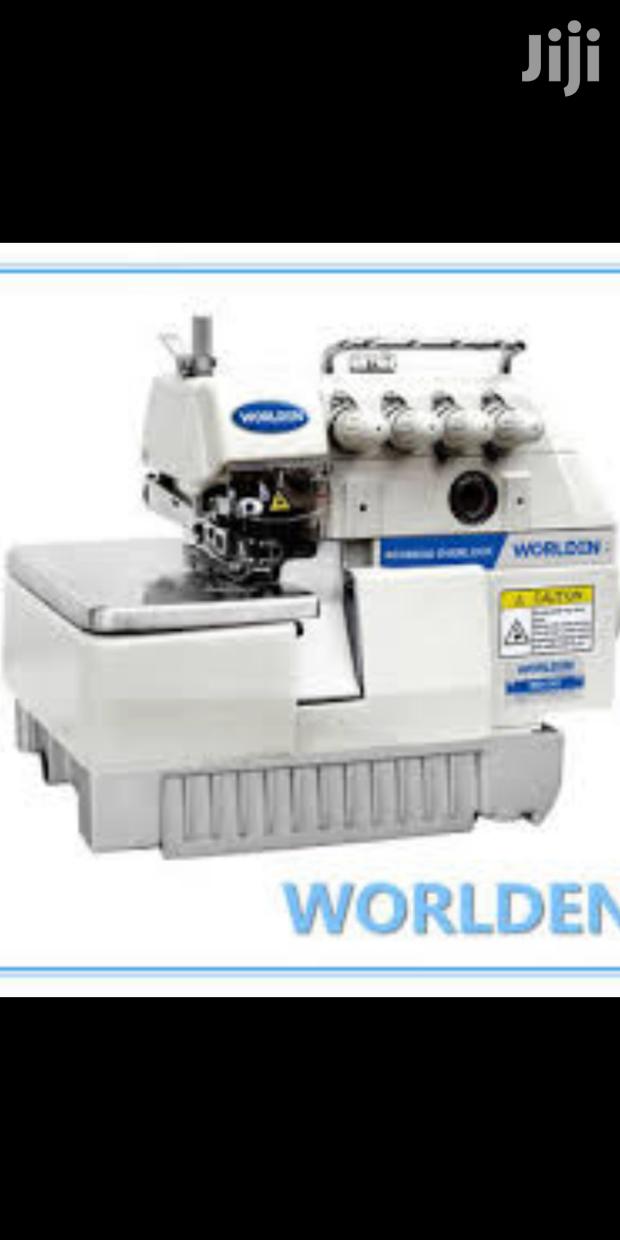 Worlden 4thread Knitting Machine · Photo 1