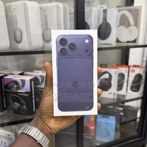 New Apple iPhone 17 Pro Max 512 GB Blue · Photo 2