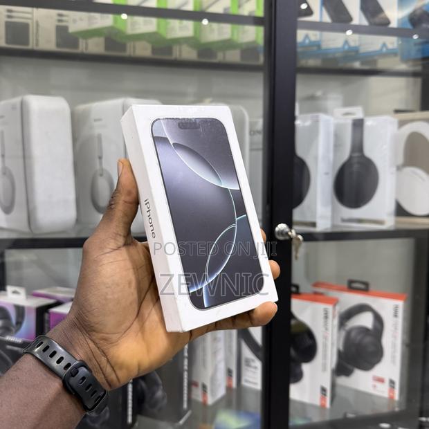 New Apple iPhone 16 Pro 1 TB Black · Photo 2