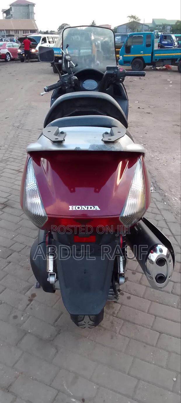 Honda Gold Wing 2009 Red · Photo 2