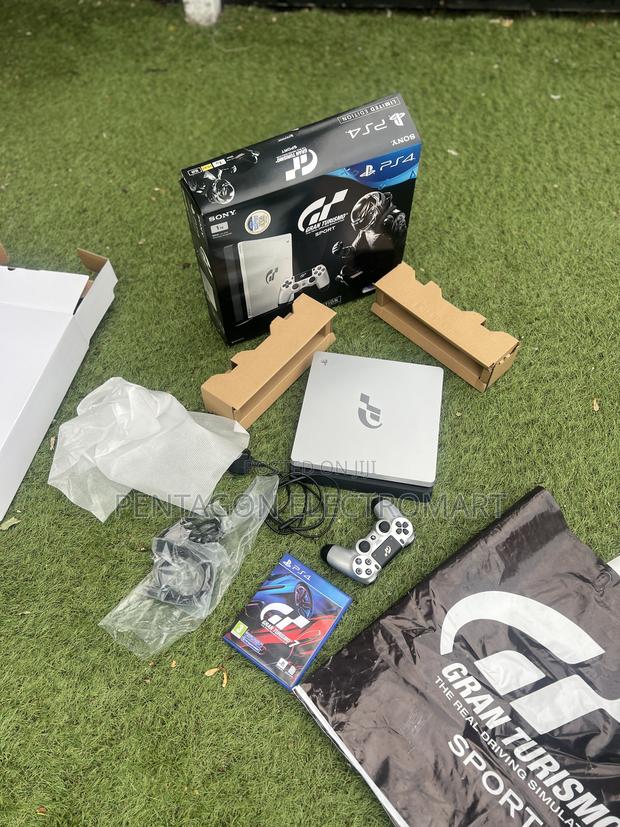 Playstation 4 Slim · Photo 3