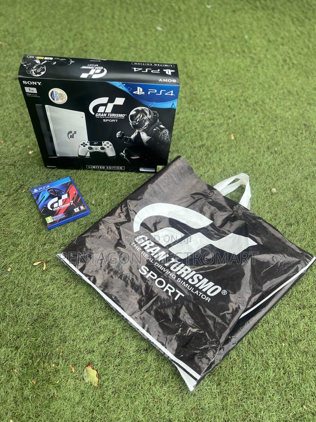 Playstation 4 Slim · Photo 8