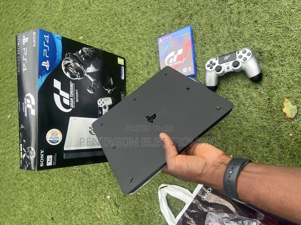Playstation 4 Slim · Photo 6