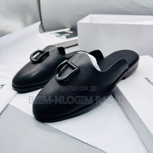 High Quality Versace N Gucci Half Shoes Available In Stock · Photo 8