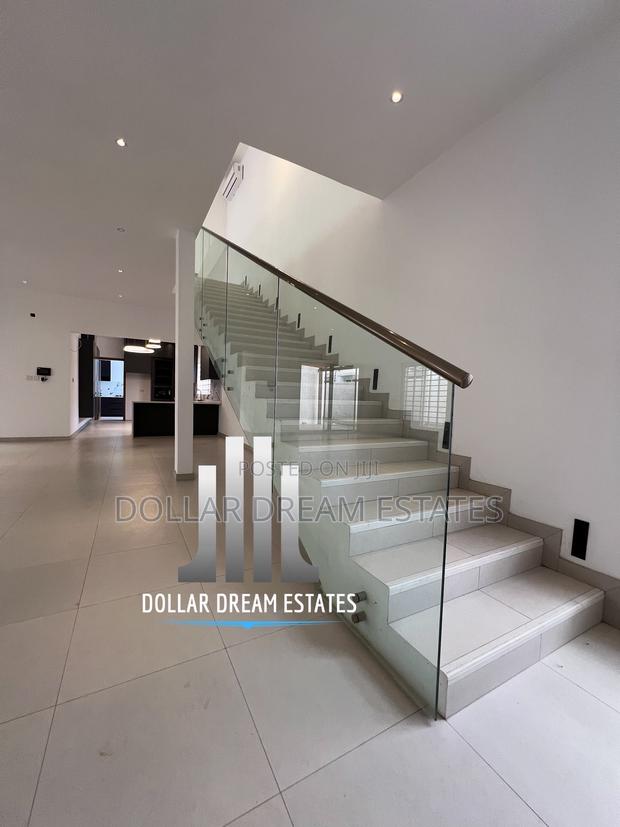 5bdrm House in Spintex for sale · Photo 4