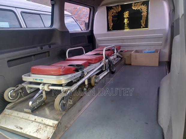 Hyundai Starex 2013 White · Photo 2