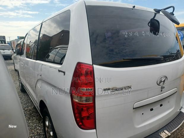 Hyundai Starex 2013 White · Photo 4
