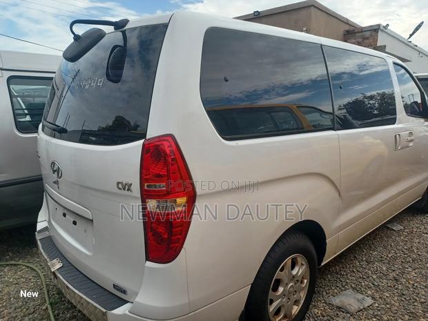 Hyundai Starex 2013 White · Photo 5