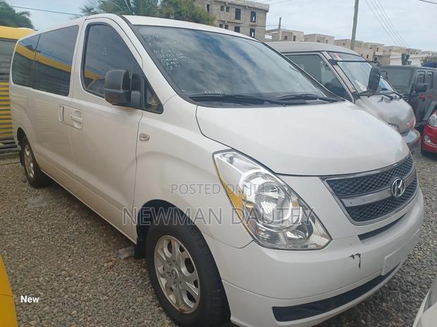Hyundai Starex 2013 White · Photo 1