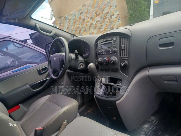 Hyundai Starex 2013 White · Photo 6