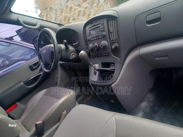 Hyundai Starex 2013 White · Photo 8