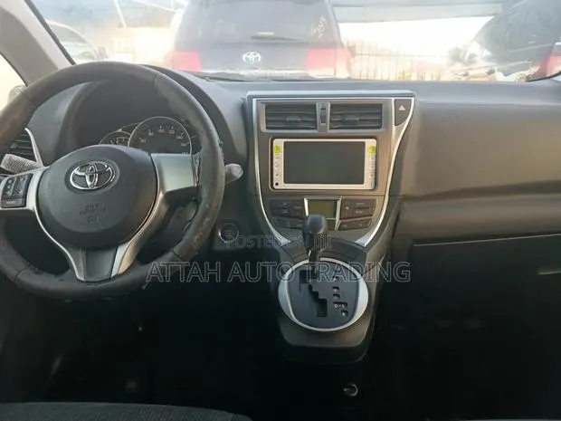 Toyota Ractis 2015 Blue · Photo 1