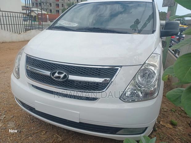 Hyundai Starex 2013 White · Photo 1