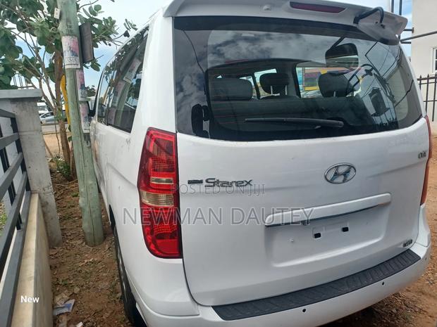 Hyundai Starex 2013 White · Photo 4