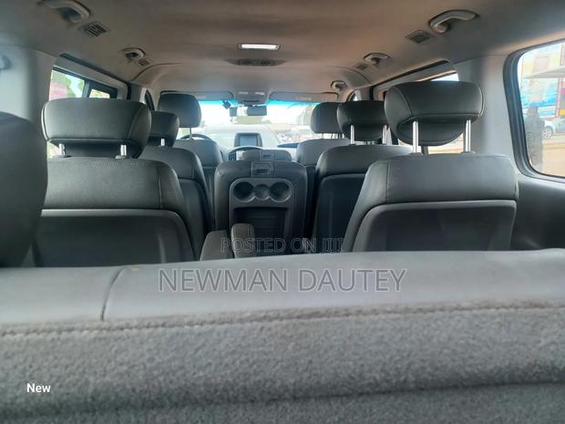 Hyundai Starex 2013 White · Photo 5