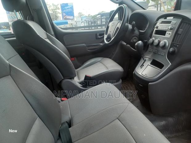 Hyundai Starex 2013 White · Photo 6