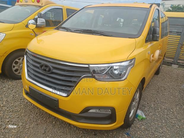 Hyundai Starex 2019 Yellow · Photo 1
