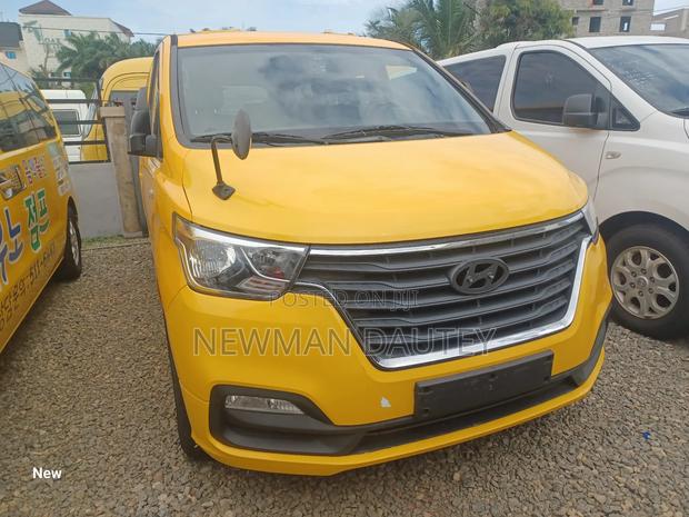 Hyundai Starex 2019 Yellow · Photo 2