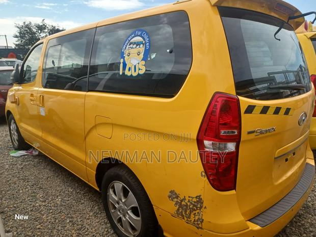 Hyundai Starex 2019 Yellow · Photo 3