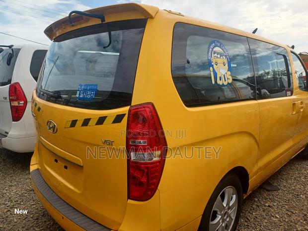 Hyundai Starex 2019 Yellow · Photo 4