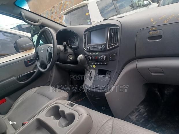 Hyundai Starex 2019 Yellow · Photo 5