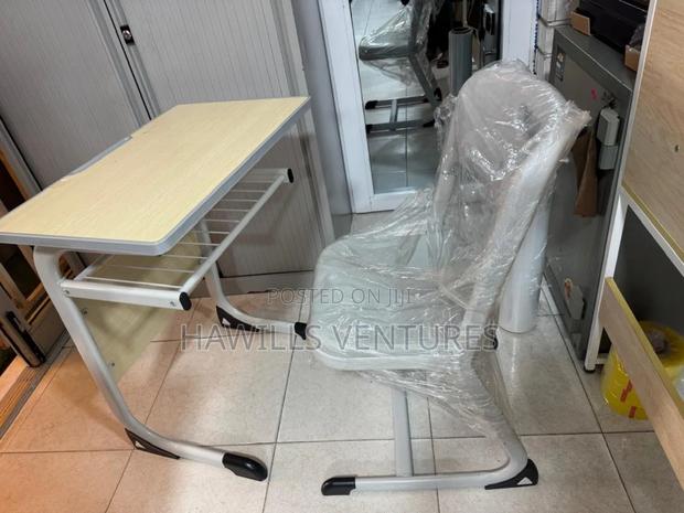 Learning Table and Chair · Photo 1