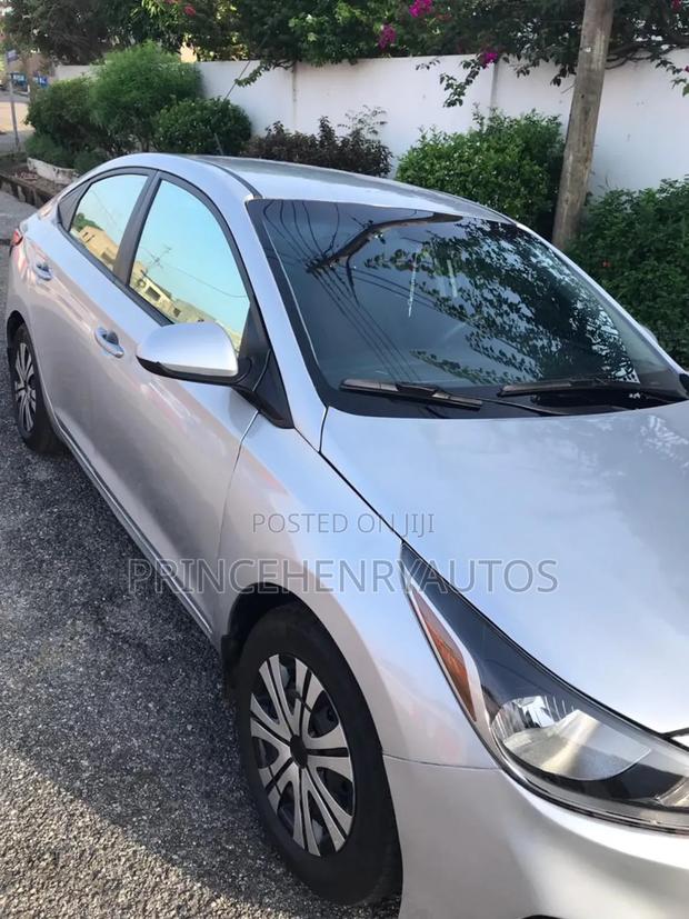 Hyundai Accent 2020 Silver · Photo 3