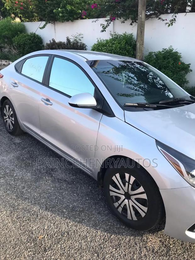 Hyundai Accent 2020 Silver · Photo 4