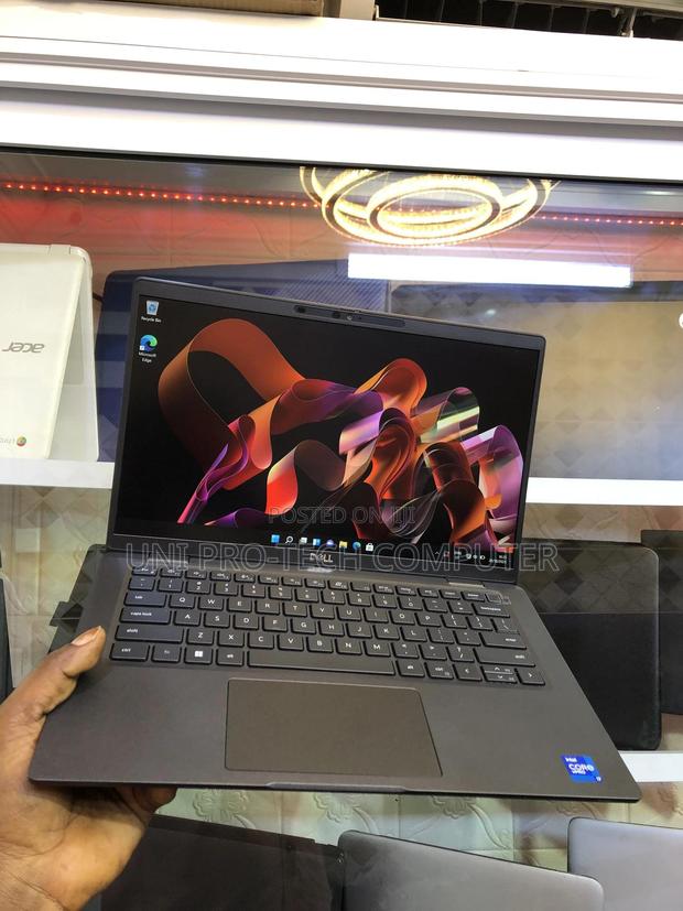 New Laptop Dell Latitude 7420 32GB Intel Core I7 SSD 512GB · Photo 1