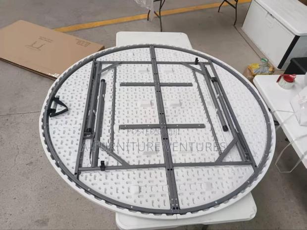 Round 10 Seater Table · Photo 3