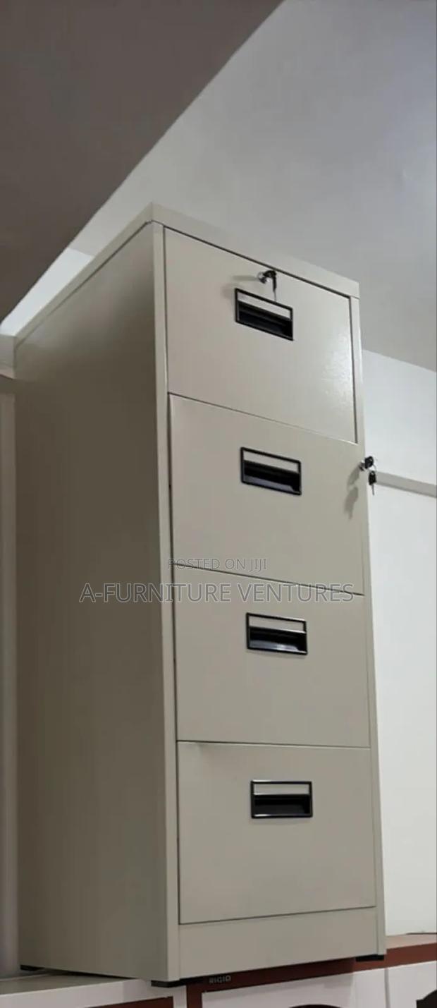 Quality Cabinet With Safe · Photo 1