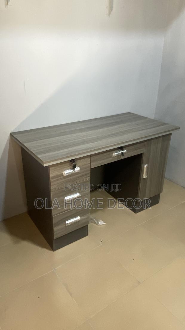 Office Desk · Photo 1