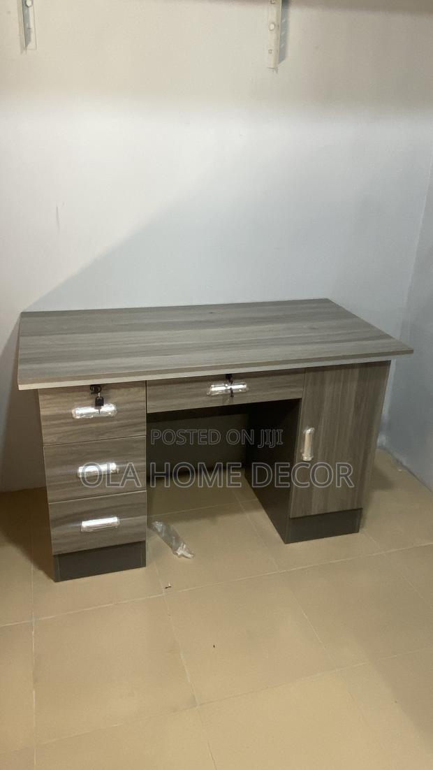 Office Desk · Photo 3