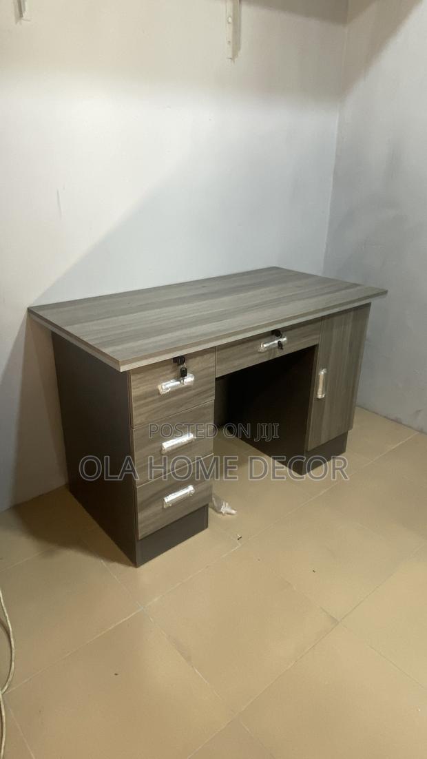 Office Desk · Photo 6