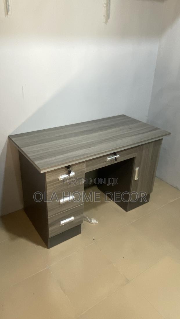 Office Desk · Photo 4