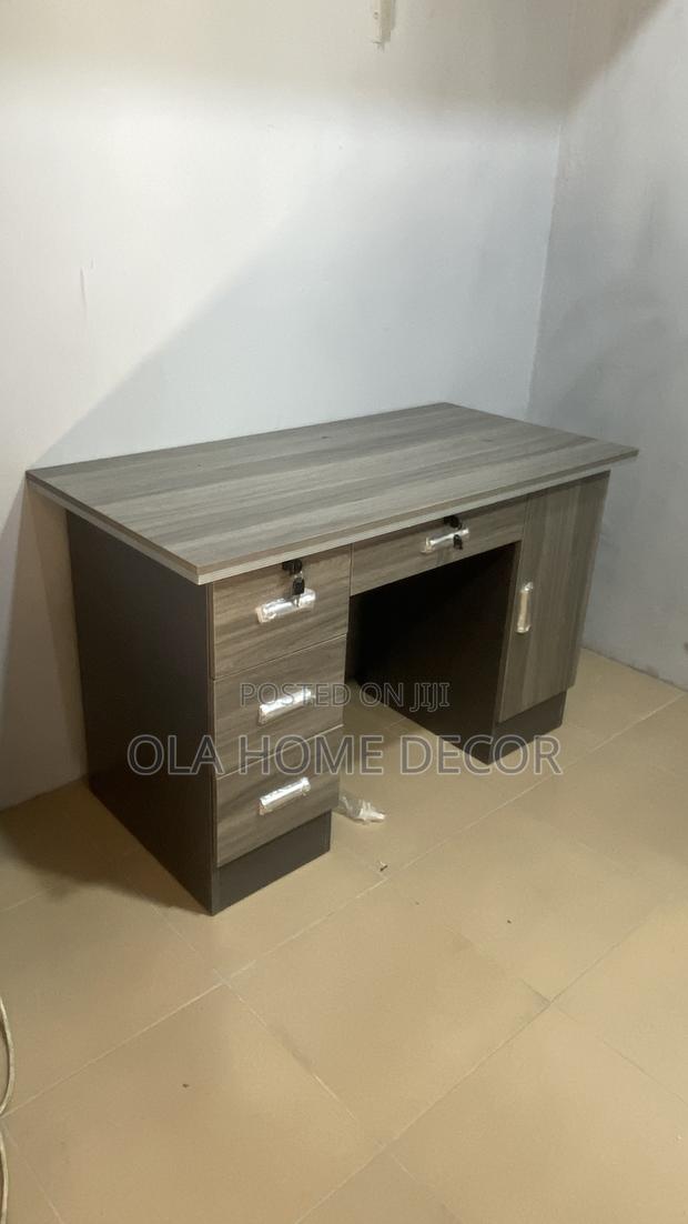 Office Desk · Photo 5