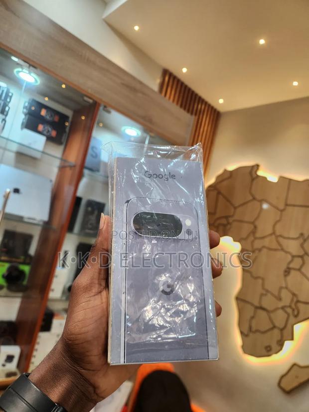 New Google Pixel 9 Pro XL 128 GB Silver · Photo 2