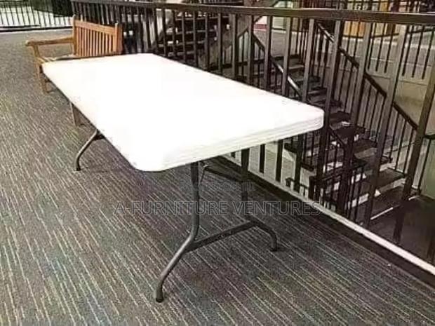 Quality Eight Seater Table · Photo 1
