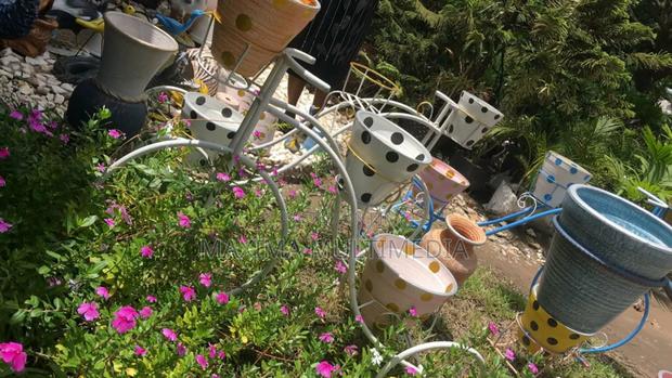 Flower Pots · Photo 2