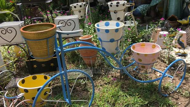 Flower Pots · Photo 7