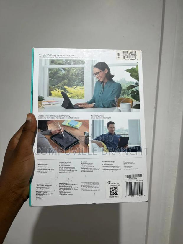 Logitech Slim Folio (7th and 8th Gen) Keyboard · Photo 2